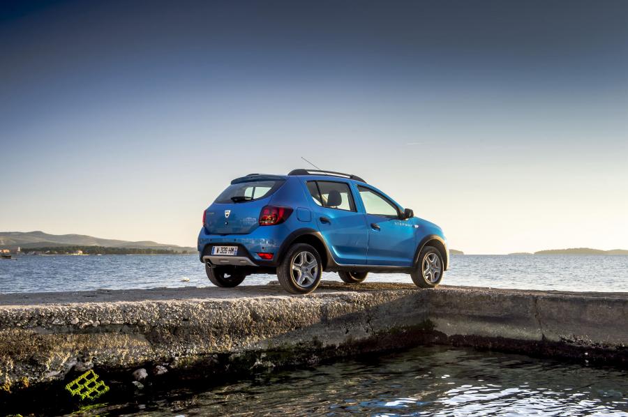  Dacia Sandero Stepway 2016 года  (фото 33 из 46)